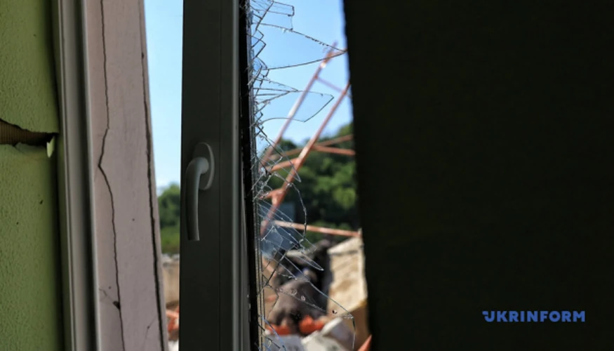 Ніч на Дніпропетровщині: понад 10 атак дронами та артилерією, пошкоджені АЗС
