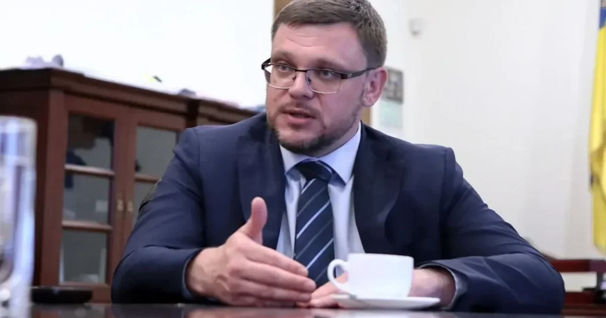 Контекст другої частини розслідування Кравченка: підозра, відставка та відсторонення