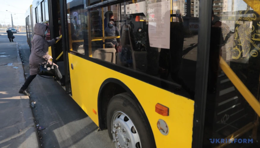Хроніка зупинки транспорту в Києві: від вибухів 9 жовтня до відсутності напруги