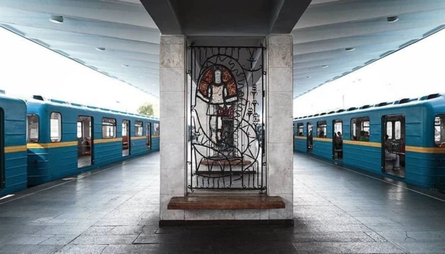 Рух червоною лінією відновлено, «Чернігівська» — поза пасажирським режимом