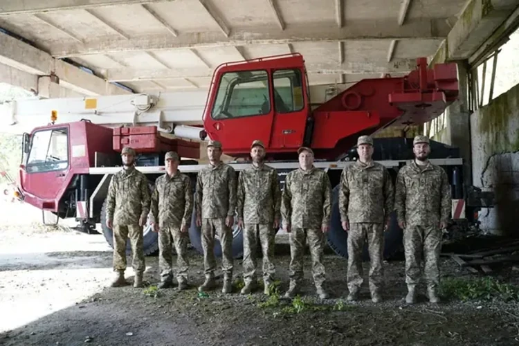 Який транспорт і обладнання передали 157-й механізованій бригаді